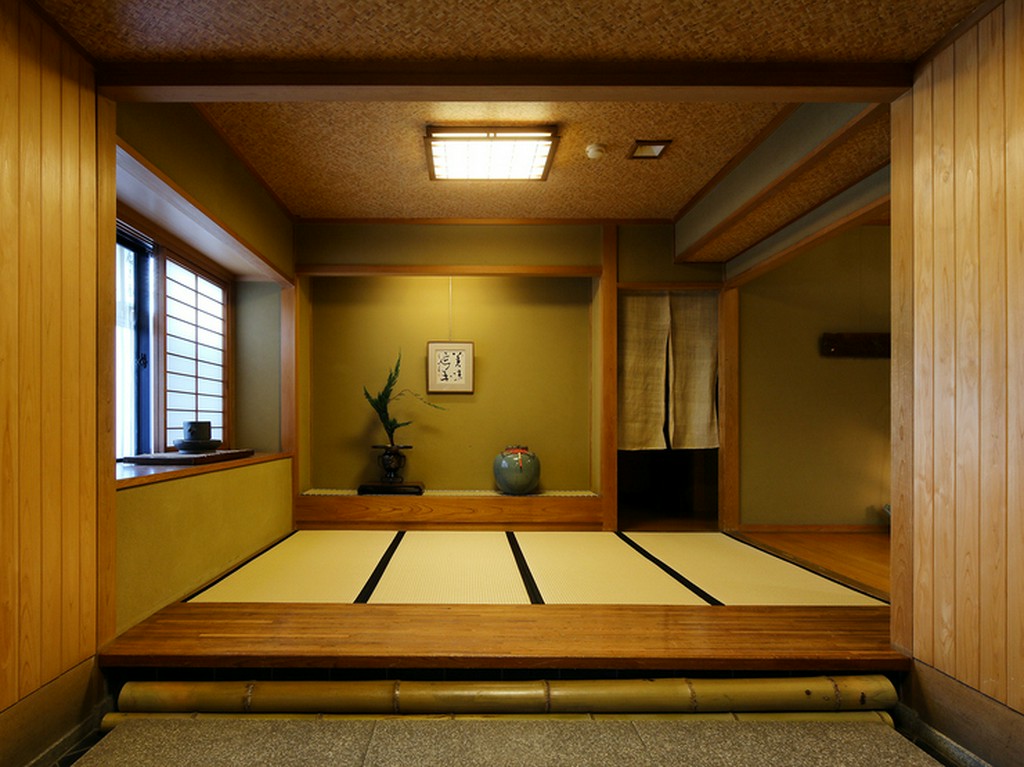 エントランスも風格あるたたずまい