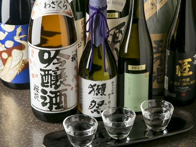 日本酒各種揃えてお出迎え