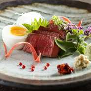 京の隠れ家で至福の時間をお過ごしください。
コースのメインに和牛ステーキ最初から最後まで肉を楽しんでもらえるコースです。