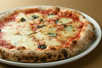 ナポリの窯で焼き上げる『ピッツァ』！　 人気5種＋季節の味も