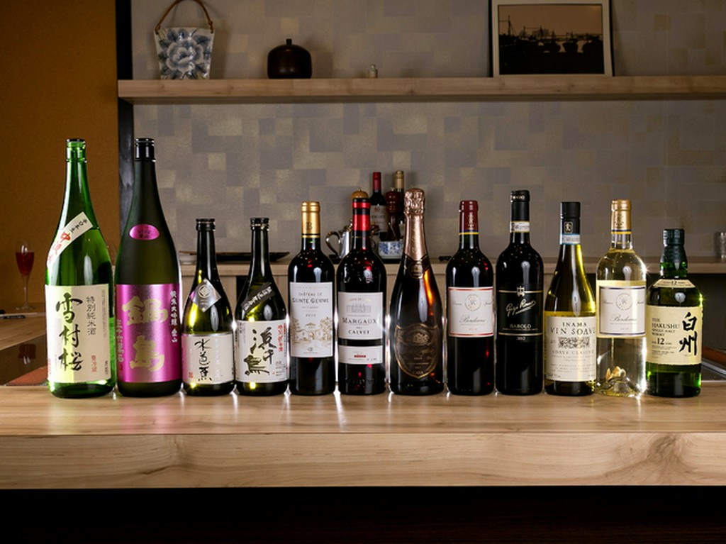 ワイン・ビール・ウイスキー・日本酒とさまざまなお酒を用意