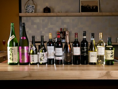 ワイン・ビール・ウイスキー・日本酒とさまざまなお酒を用意