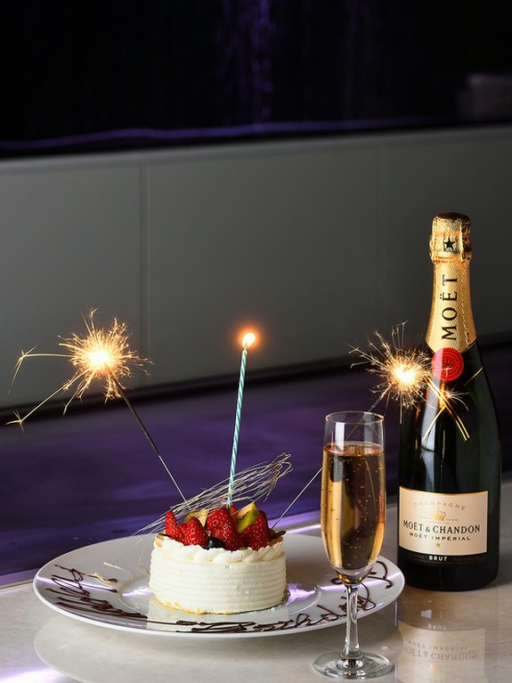 誕生日や各種記念日のメッセージプレート、大切な日の特別な演出