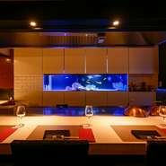 大切なデートの機会にふさわしい店として注目を集めています。人気なのは黒毛和牛ステーキ、オマール海老、フォアグラソテーなど充実した内容の【雅】コース。最高の思い出をお約束します。

