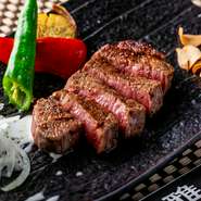 3名様以上の御予約は電話予約でお願い致します。
誕生日、記念日の方にはアニバーサリーケーキのサービスがございます。御予約時にお伝えください。
プレートネームも御承り致します。

※12/23(土)～12/25(月)はこのコースの御予約は不可となります。

※価格は税込表示となります。