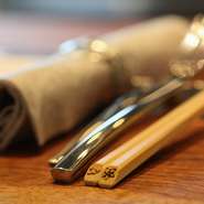 結婚記念日などの特別な日のご利用がおすすめ。寛ぎの空間で食べる、知多半島の美味しい食材を使ったオシャレフレンチを、素敵な想い出の一つにしていただけたら嬉しいです。メッセージプレートもサービスします！