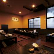 広くゆったりできる堀ごたつの座敷は、家族のだんらんからデート、宴会に至るまでさまざまなシーンや人数に対応できる場所。足元までリラックスできるので、子供連れのファミリーにも喜ばれています。