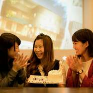 誕生日や記念日、各種お祝い事のパーティーといえばMini Lover's Cafe♪サプライズの似顔絵風ホールケーキ、フルーツブーケなどお祝いアイテム充実！詳しくは予約時にご相談ください。
