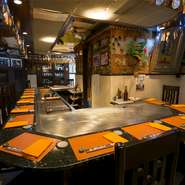 シェフのパフォーマンスを見ながら、親睦が深まる接待や会食はいかがでしょう。味わいだけでなく、目や音、そして心で料理の美味しさを感じながら、ゆったりとした時間が流れていきます。