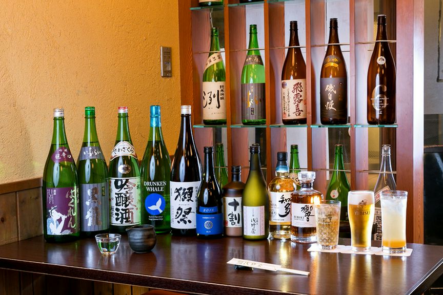 全国から厳選した地酒が種類豊富にラインナップ