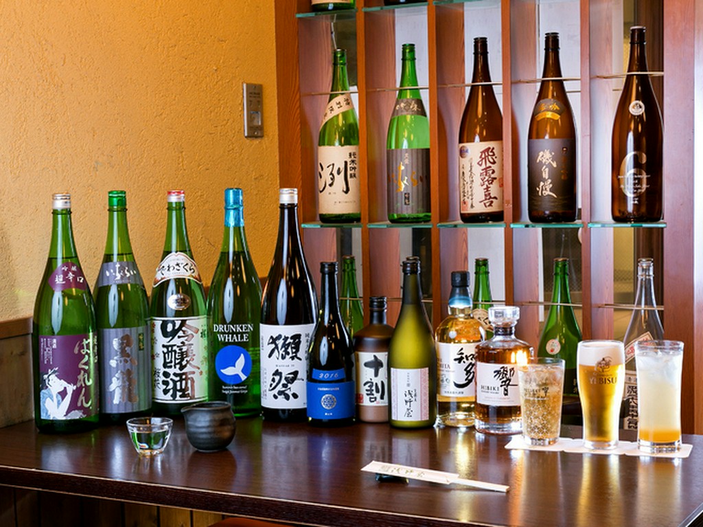 全国から厳選した地酒が種類豊富にラインナップ
