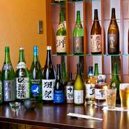 日本酒を中心に、各種ドリンクが揃っており、料理に合わせて選べます。特に日本酒は「獺祭」をはじめとしたこだわりの銘柄や、その季節ごとの地酒も約20種類程常備。この機会に色々試してみてはいかが。