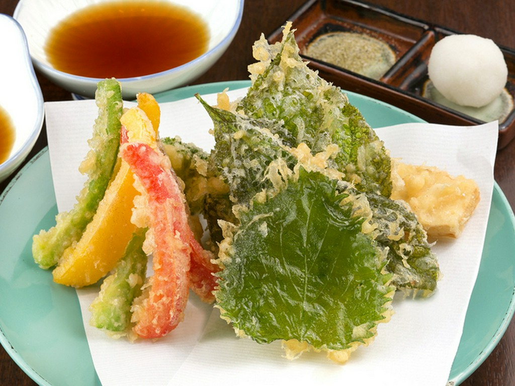 旬の野菜は甘みがあって格別の美味しさ。季節の味わい満載の『旬野菜の天ぷら』