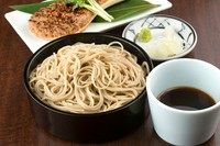 飲みの締めに嬉しい少なめもりそば