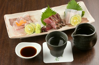 プリプリ新鮮！　その日のとれたて地魚を一皿に『日向灘直送　お造り盛合せ　2人前』