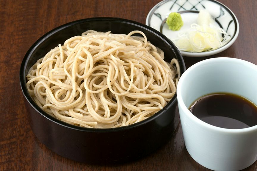 温かいものから冷たいものまで豊富なメニューが揃う「そば」
