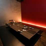 他のお店にはない、このお店ならではのスタイルを届けたいという思いが、モダンでスタイリッシュな内装にも表れています。岐阜のトレンドを発信する基地として、これからが楽しみな店舗です。