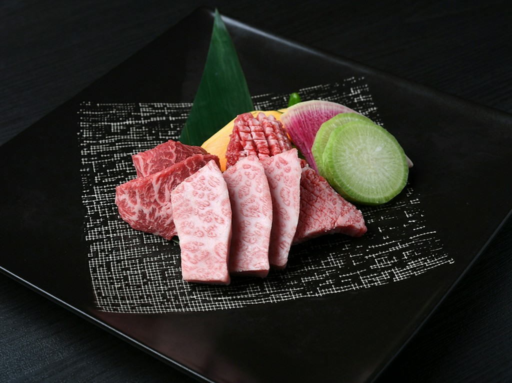 それぞれの部位によって違う味わい。上質な牛肉の旨みを堪能できる『飛騨牛3種盛り』