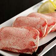 国産牛タンは格別の旨さです。