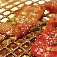 助骨の間にある、旨味の濃いカルビです。