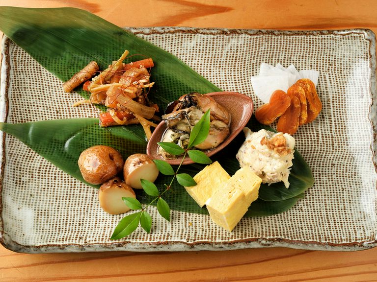 その時期の新鮮な食材を使用した「おばんざい」は日本酒と一緒に