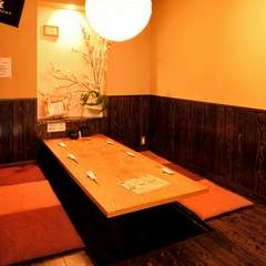 こだわりの落ち着いた空間で、ゆったりと炭火焼を楽しみください