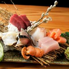 旬の魚介類や野菜を美味しいタイミングでご用意しています