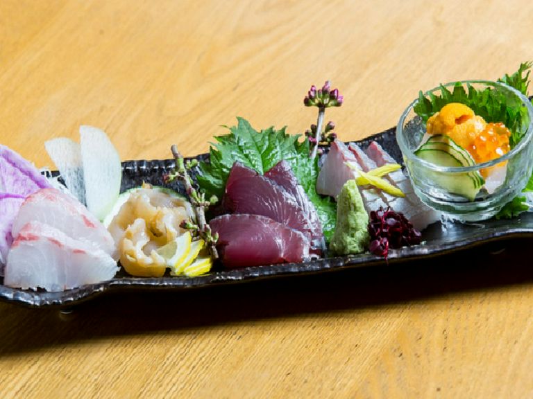 南淡路直送の新鮮な海の幸『造り盛り合わせ五種』