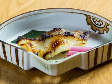 脂が乗った銀鱈と味噌の甘みがマッチした『銀鱈西京焼き』