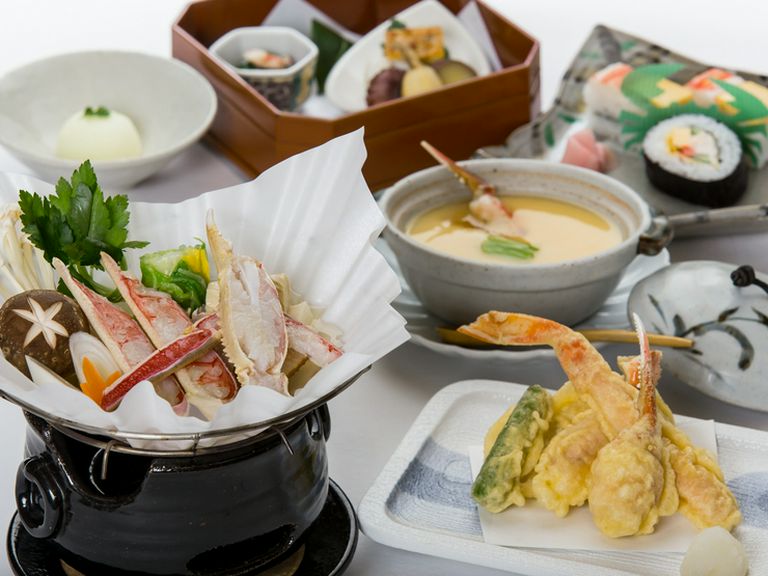 かにたっぷりの贅沢ランチ『かに天ぷらとかにすき膳』