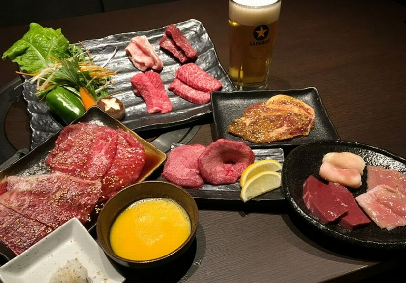 肉好き女子を唸らせる逸品を囲み、華やかな集まりが開ける