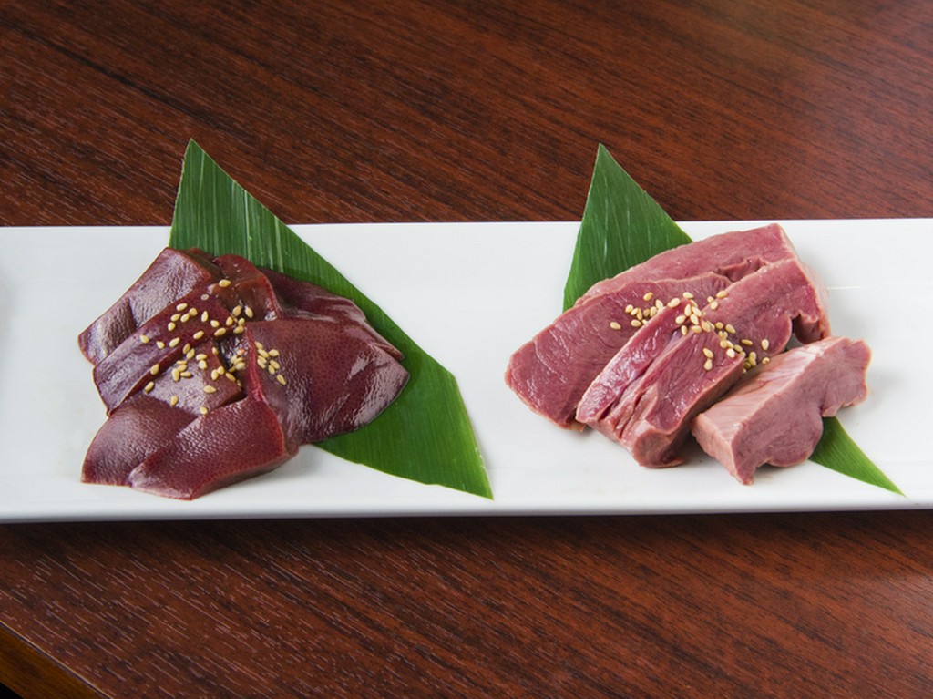 毎日、群馬から直送される、鮮度抜群の『平日限定　さんたま　焼レバー＆焼ハツ』