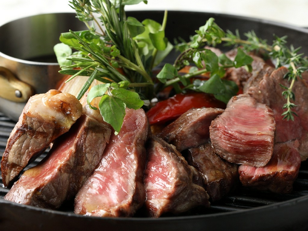 肉好きが満足する本格肉料理のメニューが豊富