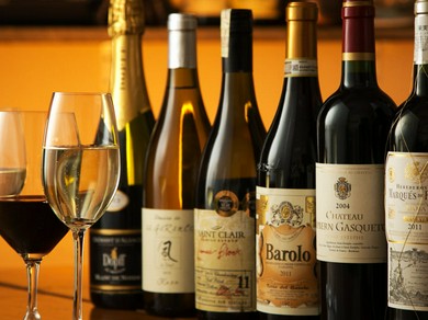 ズラリと並ぶお酒に心が躍る。料理とワインのペアリングも楽しい