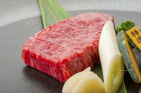 『イチボ』とは牛のお尻のお肉。程よい弾力と柔らかさ、凝縮された旨みが特徴です。特撰牛の希少な部位を、贅沢にご提供しています。