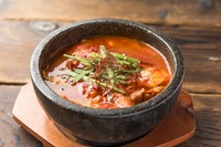 自家製タテギと旨味たっぷり牛骨スープ！
［3種の韓国惣菜・サラダ・ライス］

⚫︎納豆キムチスンドゥブ　￥1430
⚫︎海鮮スンドゥブ　￥1450