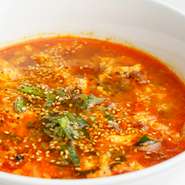 煮込んだ牛肉と野菜の辛味噌味
［3種の韓国惣菜・サラダ・ライスorラーメンorうどん］