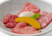 厳選された4種の上質なお肉を堪能できる贅沢ランチ
上カルビ、和牛希少部位、上タン、サガリ