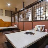 ゆったりとした掘りごたつ席や、プライベートなお食事が楽しめる個室席など、さまざまなお席を用意しています。ドリンク類も充実し、各種宴会や飲み会などにもご利用いただけるのではないでしょうか。