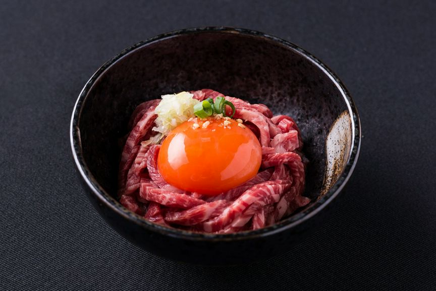 『ふらの和牛ユッケ』〜お肉の甘みと旨みをダイレクトに楽しめます。もちろん安心・安全な加工でご提供〜