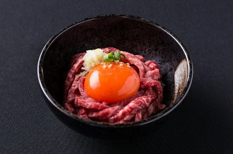 『ふらの和牛ユッケ』～お肉の甘みと旨みをダイレクトに楽しめます。もちろん安心・安全な加工でご提供～