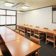 テーブル席もあるので、膝を気にする年配の方にもぴったり