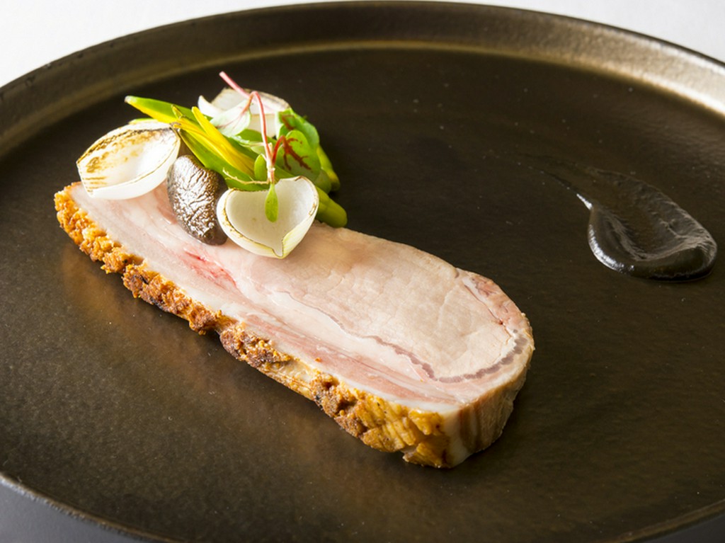 1時間かけてじっくりと火を入れたメイン料理『紀州のイノブタ』