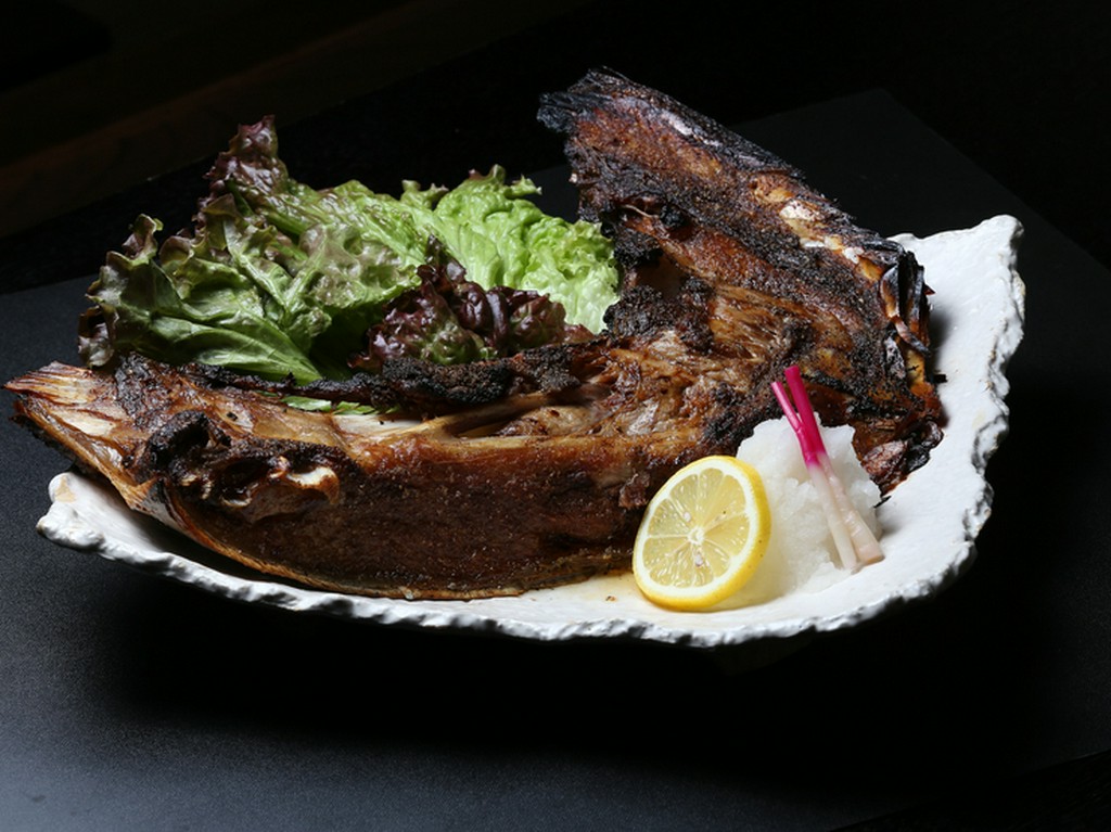 まぐろの旨さを堪能！　1匹から2つしか取れない希少な部位『まぐろカマ焼き』