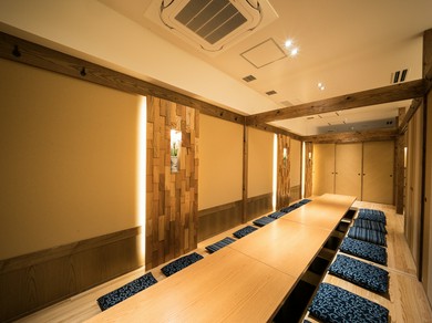 お酒と相性抜群のお食事も多数ご用意しております