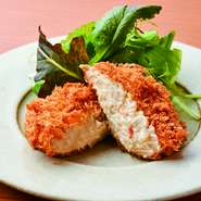 自家製！本ズワイガニを使用した贅沢な一品。