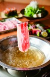 銘柄豚の山形豚をほどよい厚みでカットした、つゆが自慢のしゃぶしゃぶコース
