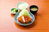 120gの山形豚のロースカツです。
柔らかな食感が秀逸です。

