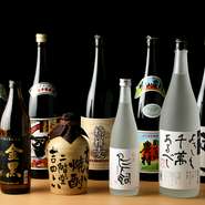 焼酎もバラエティ豊かに取り揃えられており、『金黒』や『鳥飼』など言わずと知れた銘酒揃い。旬の食材を活かした料理との相性が良く、料理の味わいを一層引き立ててくれます。