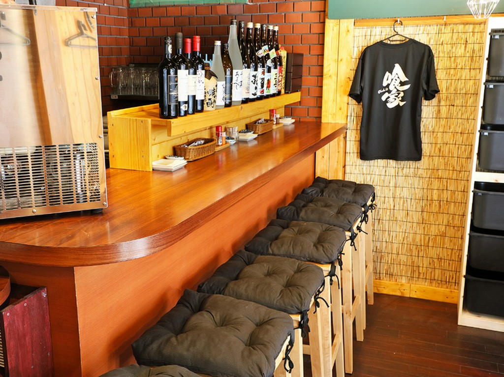 自分だけの時間を満喫できるカウンター席は、お一人様の特等席